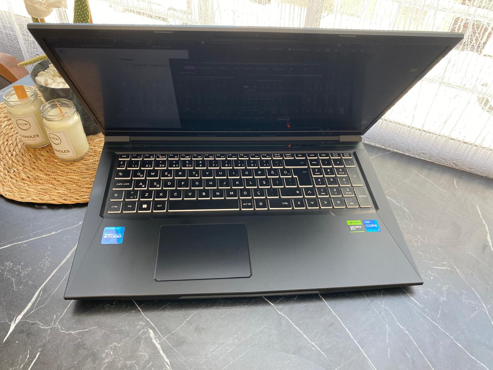 ikinci El RTX4060 8GB 140WATT Monster T7 İ7 13700H 144Hz 17.3 inç